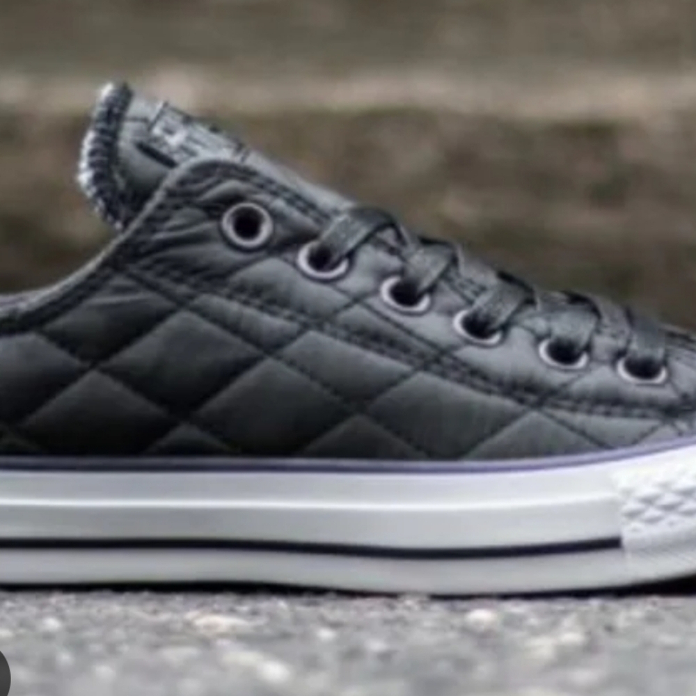Converse Quilted Black Sneakers with White Soles Size 7 - Picture 2 of 2